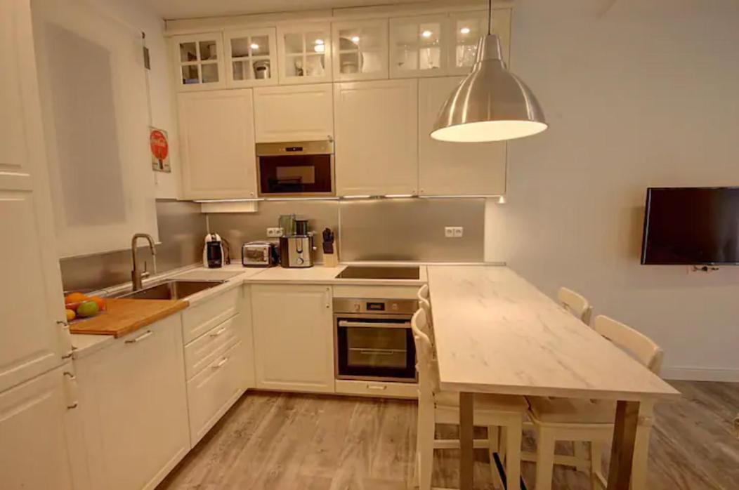 Modern In Romantic Quarter Apartament